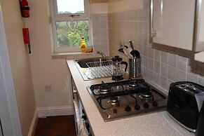 Apartment - Sleeps 4 - Near Castle & Town Centre