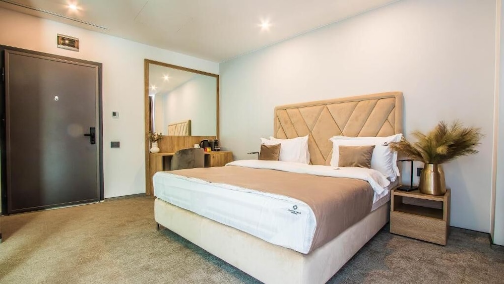 Central Carol APARTHOTEL