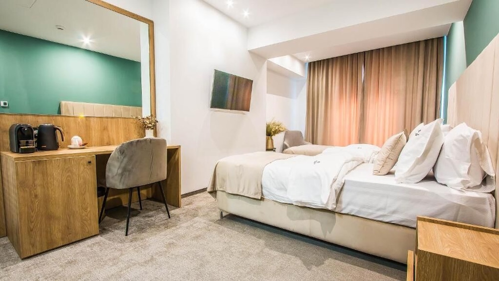 Central Carol APARTHOTEL
