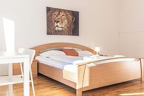 3BR Belvedere Bookable for Long Stays