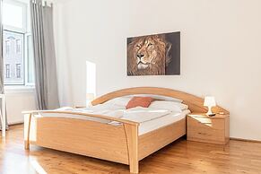 3BR Belvedere Bookable for Long Stays