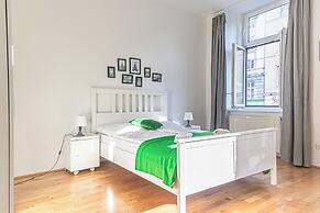 3BR Belvedere Bookable for Long Stays
