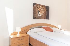 3BR Belvedere Bookable for Long Stays