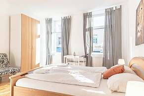 3BR Belvedere Bookable for Long Stays