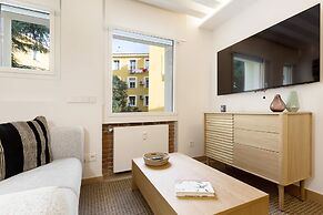 Stylish 1-bd Apart in Bernab u Concha Espina II