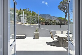 Spacious One Bed Table Mountain Views