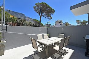 Spacious One Bed Table Mountain Views