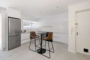 Spacious One Bed Table Mountain Views