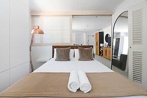 Spacious One Bed Table Mountain Views