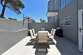 Spacious One Bed Table Mountain Views