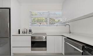 Spacious One Bed Table Mountain Views