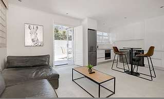 Spacious One Bed Table Mountain Views
