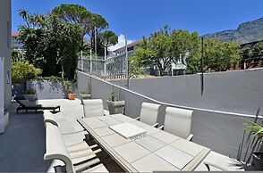 Spacious One Bed Table Mountain Views