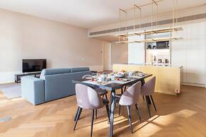 Entreparedes House