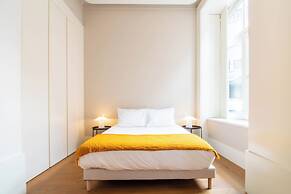 Entreparedes House