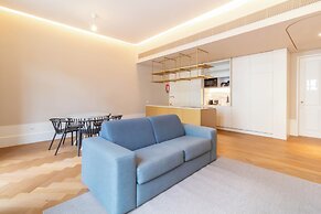 Entreparedes House