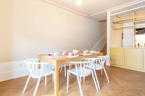 Entreparedes House