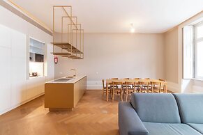 Entreparedes House