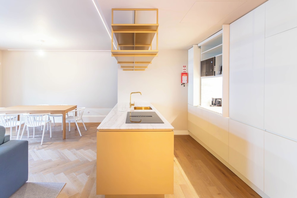 Entreparedes House
