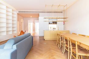 Entreparedes House