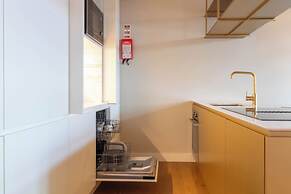 Entreparedes House