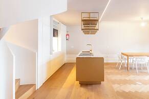 Entreparedes House