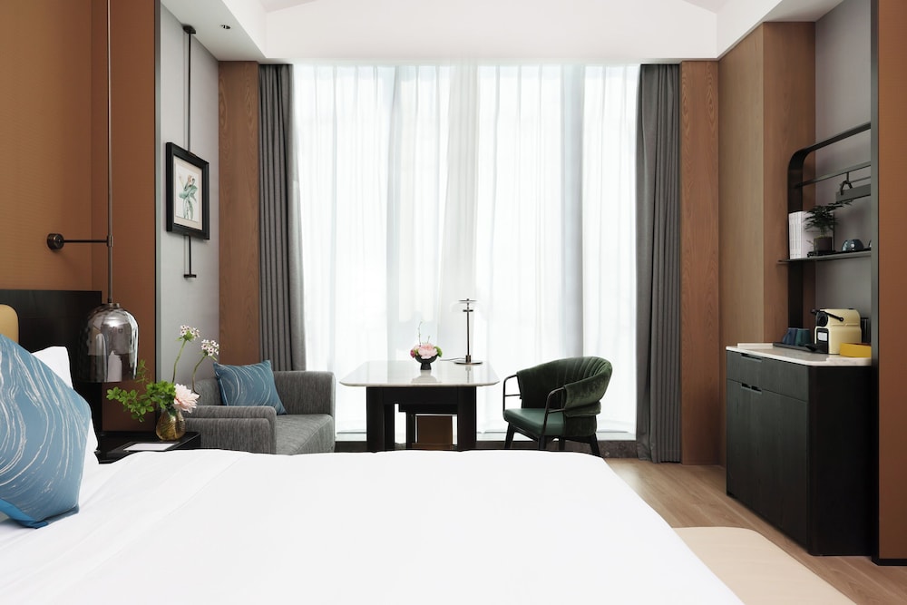 Buddy Feely Hotel