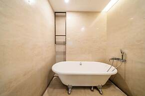Zhome-Three Bedroom Luxury Suite3