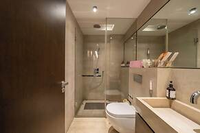 Zhome-Three Bedroom Luxury Suite3