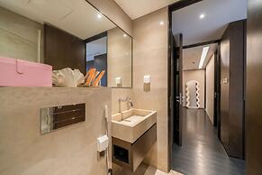 Zhome-Three Bedroom Luxury Suite3