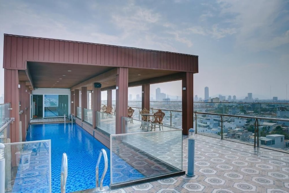 Quan Cuong Hotel