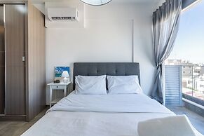Maryam's 2-BR Apt. With Pool & Balcony in Larnaca