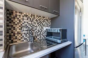 Maryam's 2-BR Apt. With Pool & Balcony in Larnaca