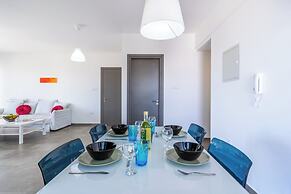 Maryam's 2-BR Apt. With Pool & Balcony in Larnaca