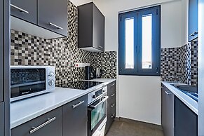 Maryam's 2-BR Apt. With Pool & Balcony in Larnaca
