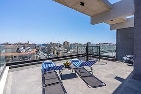 Maryam's 2-BR Apt. With Pool & Balcony in Larnaca