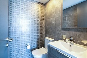Maryam's 2-BR Apt. With Pool & Balcony in Larnaca