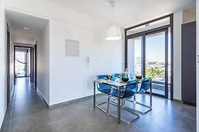 Maryam's 2-BR Apt. With Pool & Balcony in Larnaca