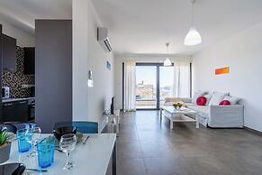 Maryam's 2-BR Apt. With Pool & Balcony in Larnaca