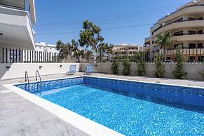 Maryam's 2-BR Apt. With Pool & Balcony in Larnaca