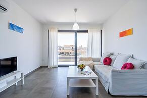 Maryam's 2-BR Apt. With Pool & Balcony in Larnaca