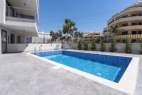 Maryam's 2-BR Apt. With Pool & Balcony in Larnaca