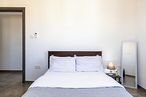 Maryam's 2-BR Apt. With Pool & Balcony in Larnaca