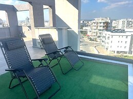 Maryam's 2-BR Apt. With Pool & Balcony in Larnaca