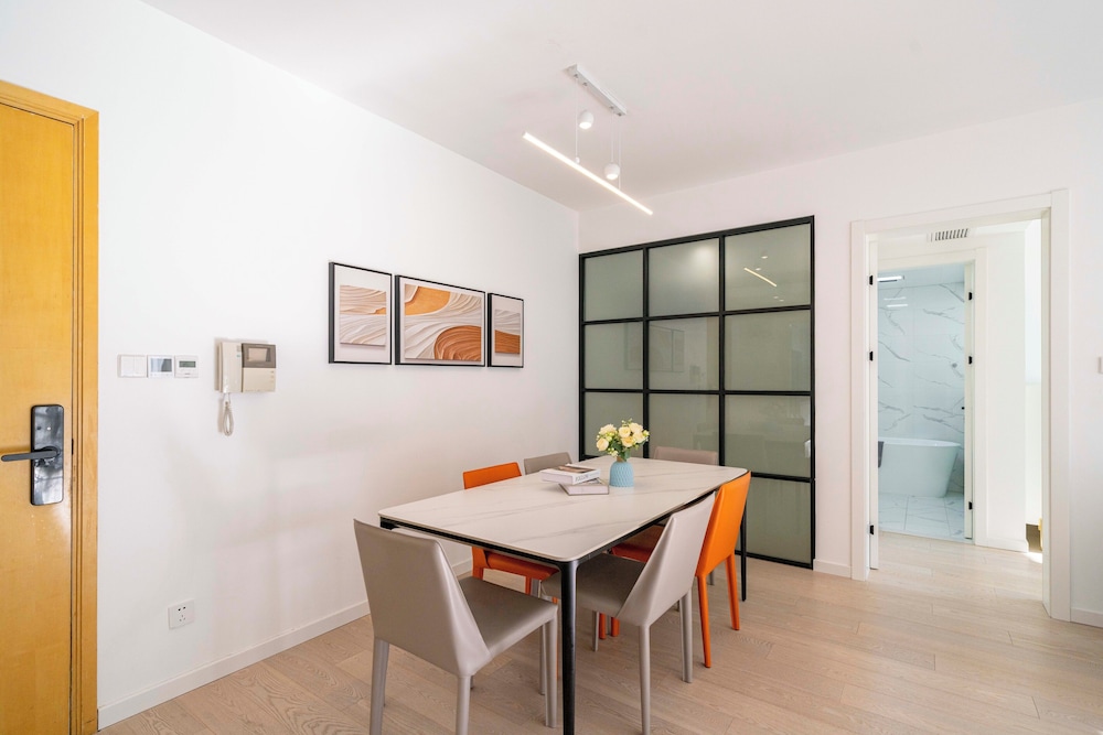 Tyms Xujiahui 2BR Apt Near Metro