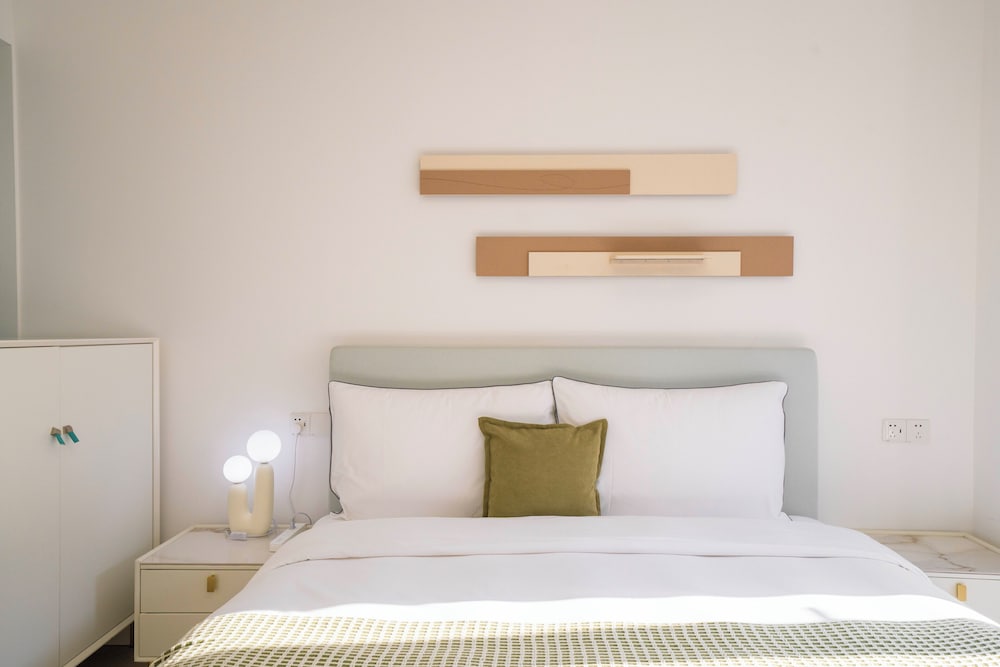 Tyms Xujiahui 2BR Apt Near Metro