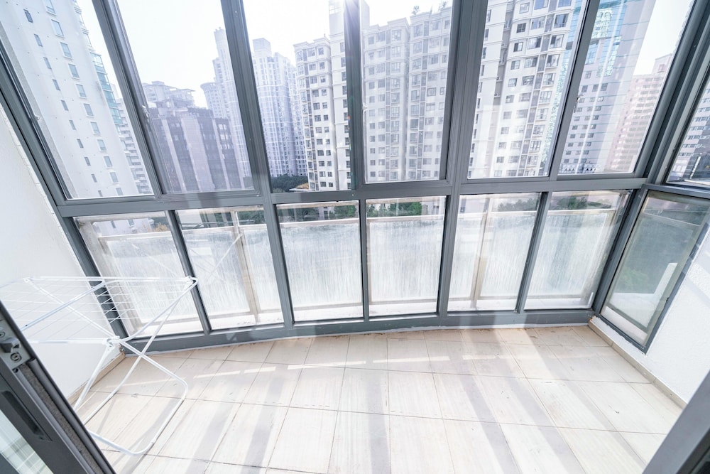 Tyms Xujiahui 2BR Apt Near Metro