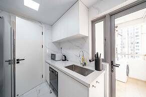 Tyms Xujiahui 2BR Apt Near Metro