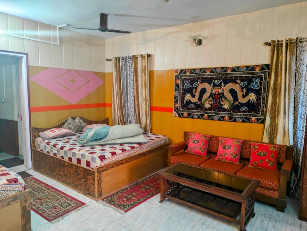 Himvadi Resorts kausani