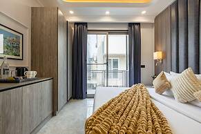 Saltstayz Premier Near Sector 44 Corporate Hub